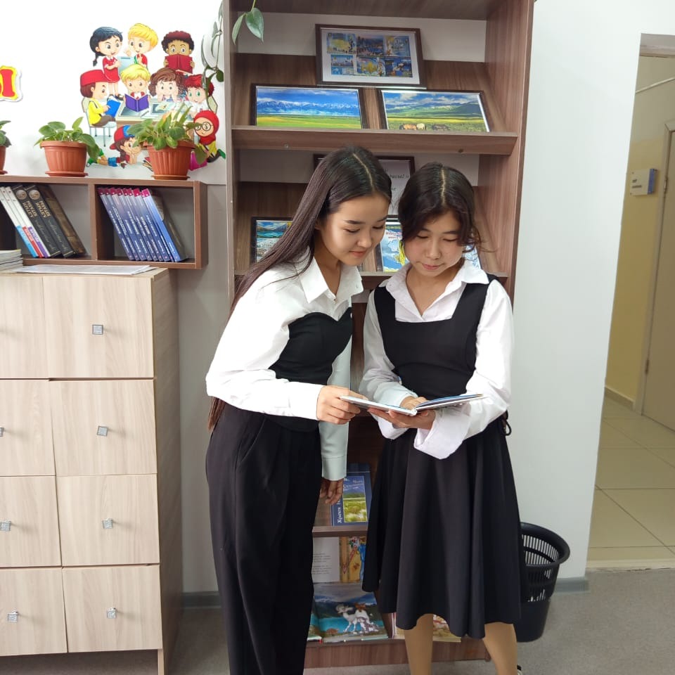 "Отаным бақыт ордасы" тақырыбында 5-7 сыныптар кітап көрмесін ұйымдастырылды